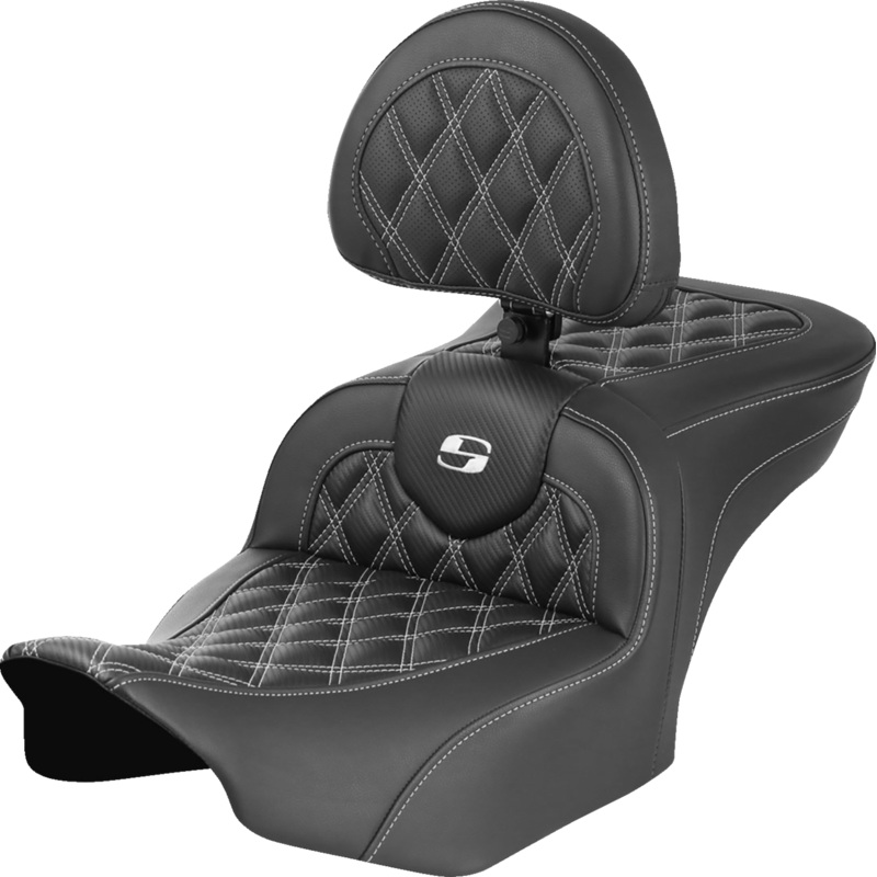 SADDLEMEN RoadSofa* Seat – with Backrest – Carbon Fiber – Lattice Stitch – White Stitch – FLTR/FLHX ’23-’24 823-07-206B6