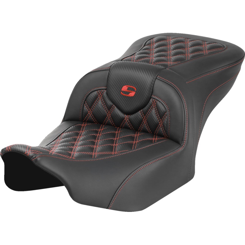 SADDLEMEN RoadSofa* Seat – without Backrest – Carbon Fiber – Lattice Stitch – Red Stitch – FLTR/FLHX ’23-’24 823-07-20604