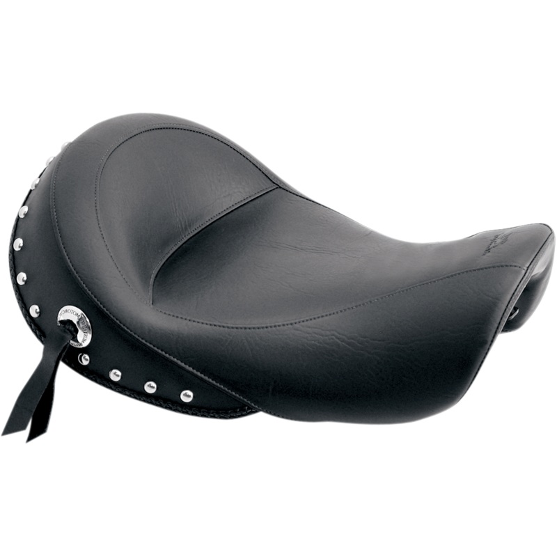 MUSTANG Solo Studded Seat – FXD ’06-’17 76106