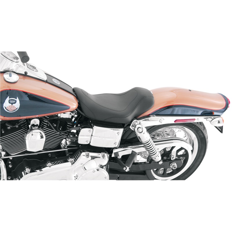 MUSTANG Tripper* Solo Seat – Tuck and Roll – Dyna 76580