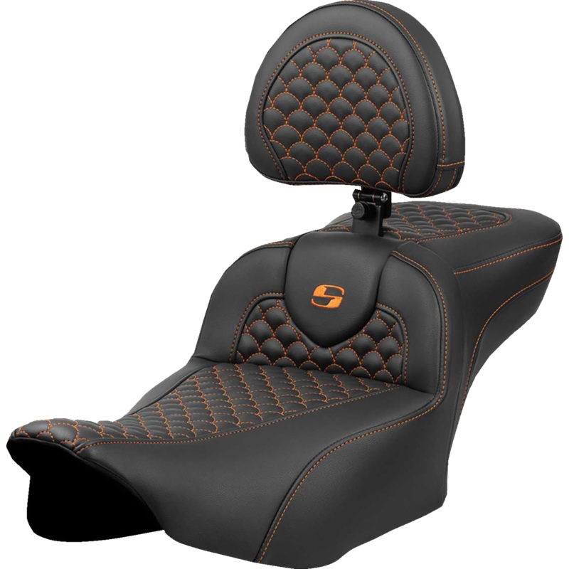 SADDLEMEN Roadsofa* Extended Reach Seat – Dragon Scale Stitch – Orange Stitch – w/ Backrest – FLT/FLH ’23-’24 823-07-209B3