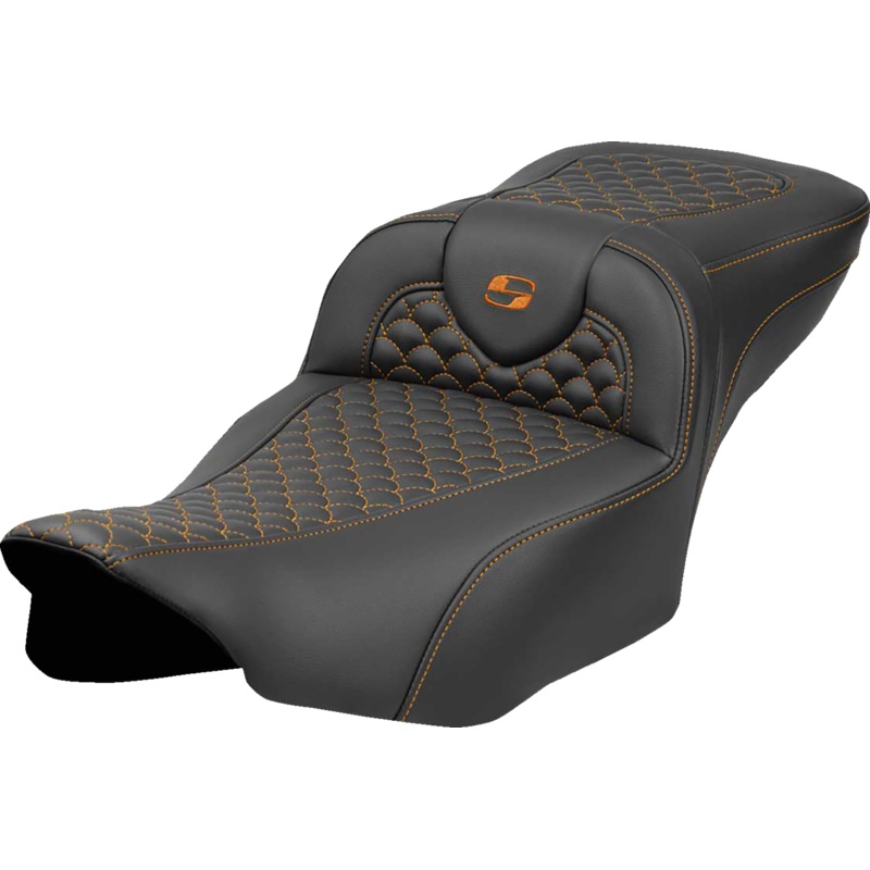 SADDLEMEN Roadsofa* Extended Reach Seat – Dragon Scale Stitch – Orange Stitch – w/o Backrest – FLT/FLH ’23-’24 823-07-20903