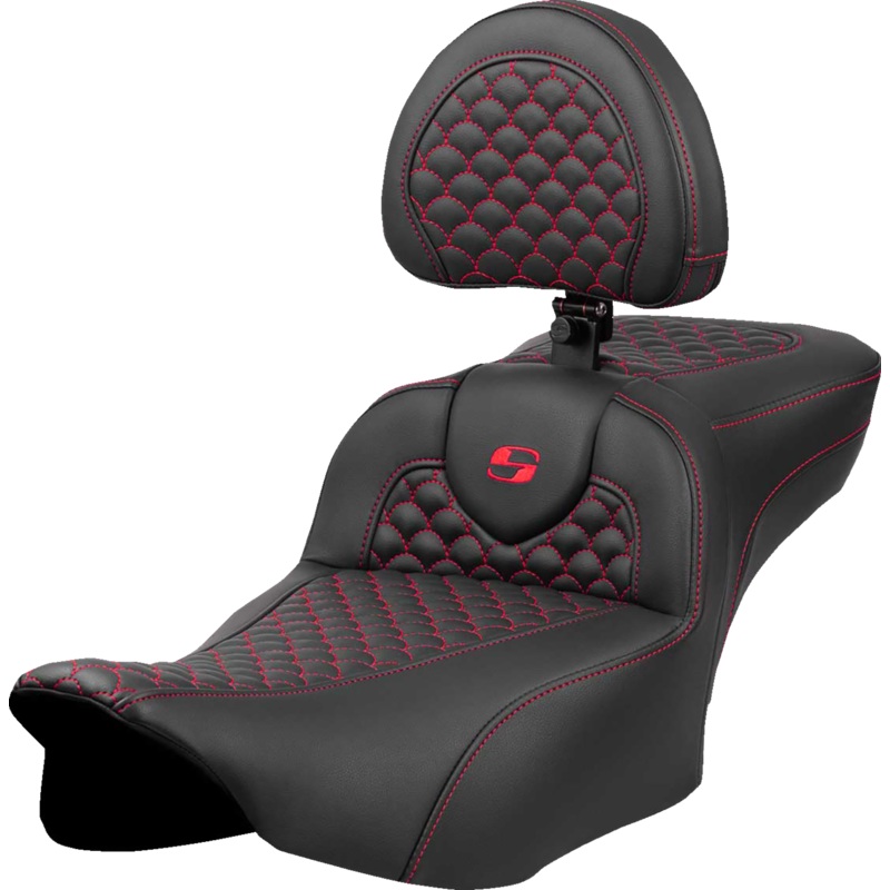 SADDLEMEN Roadsofa* Extended Reach Seat – Dragon Scale Stitch – Red Stitch – w/ Backrest – FLTR/FLHX ’23-’24 823-07-209B4