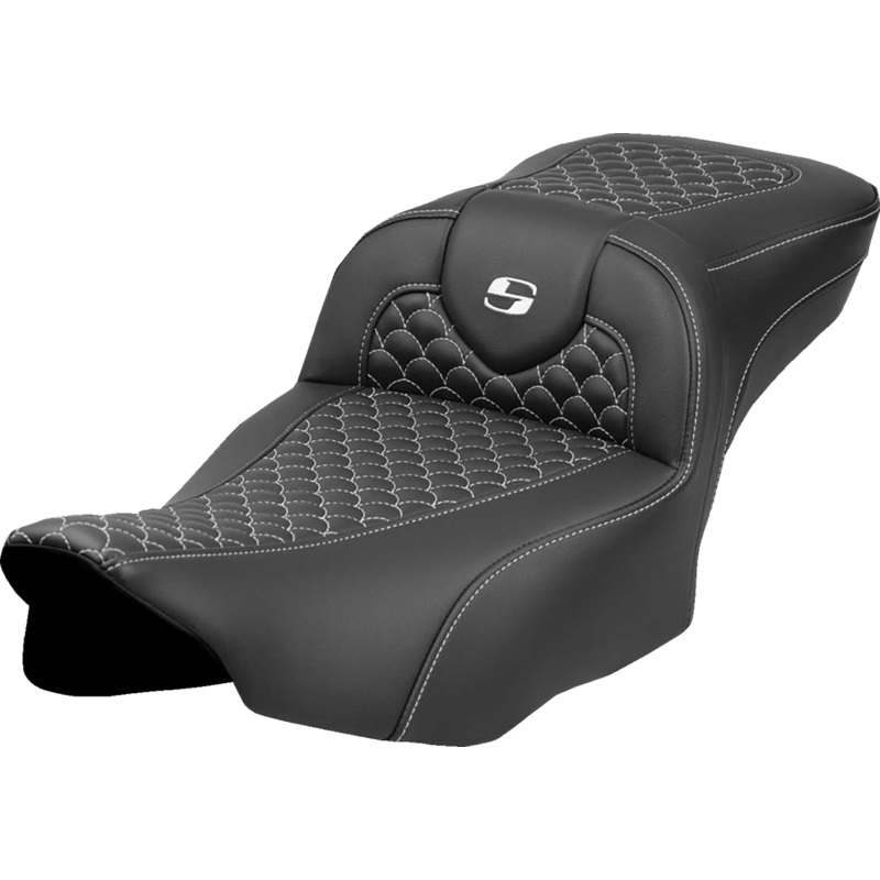 SADDLEMEN Roadsofa* Extended Reach Seat – Dragon Scale Stitch – White Stitch – w/o Backrest – FLT/FLH ’23-’24 823-07-20906